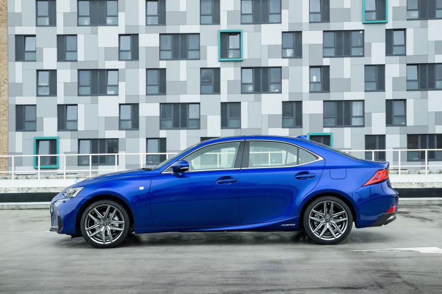 Lexus IS300h F-Sport 2016 года  (UK) (фото 6 из 17)